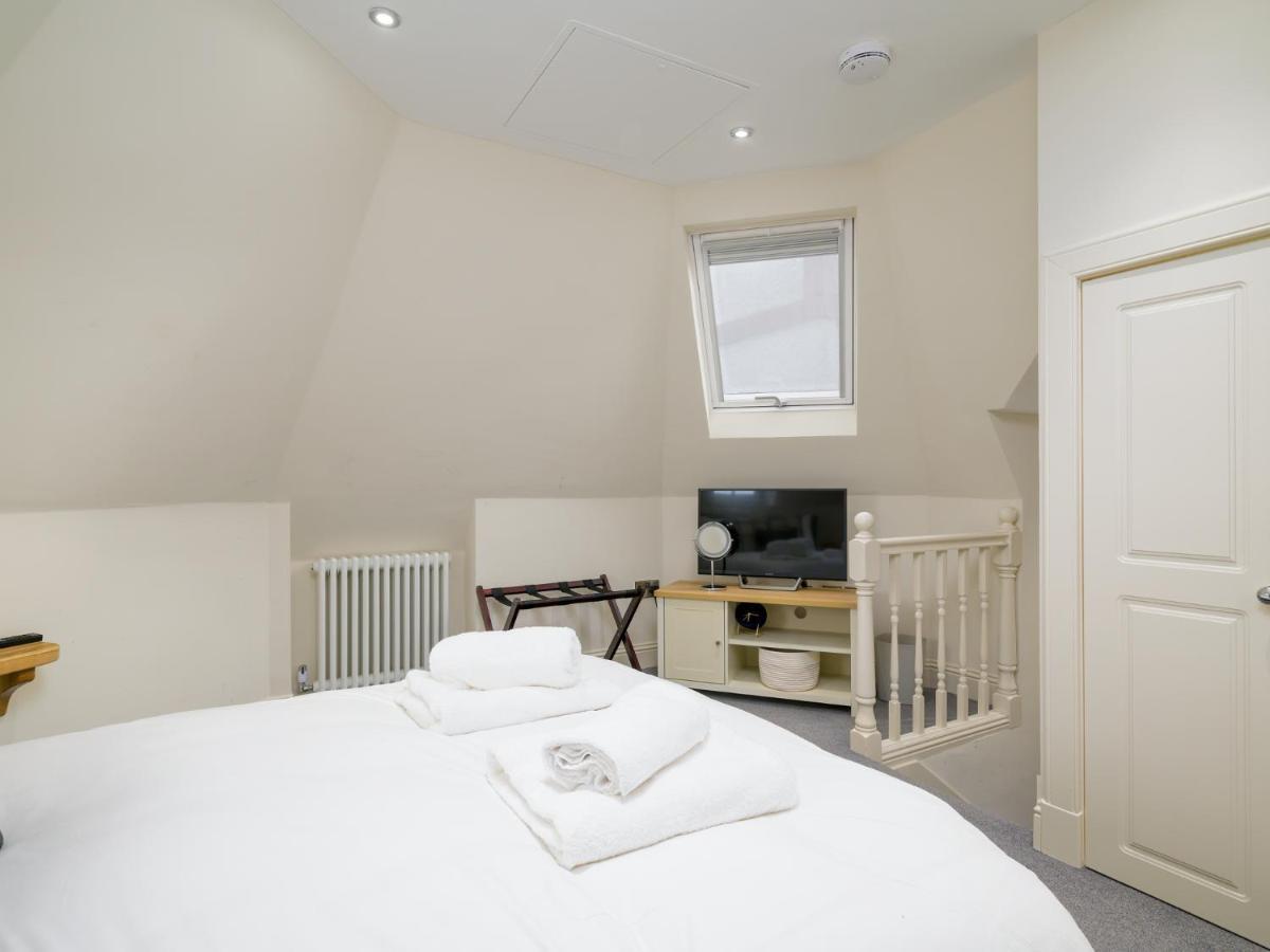 Pass The Keys Historic Ramsay Garden Apt With Balcony Views Edimburgo Esterno foto