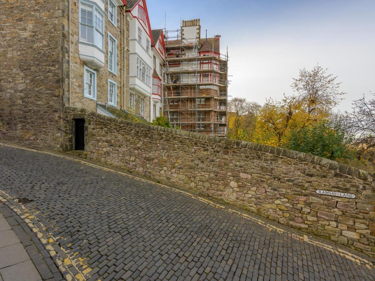 Pass The Keys Historic Ramsay Garden Apt With Balcony Views Edimburgo Esterno foto