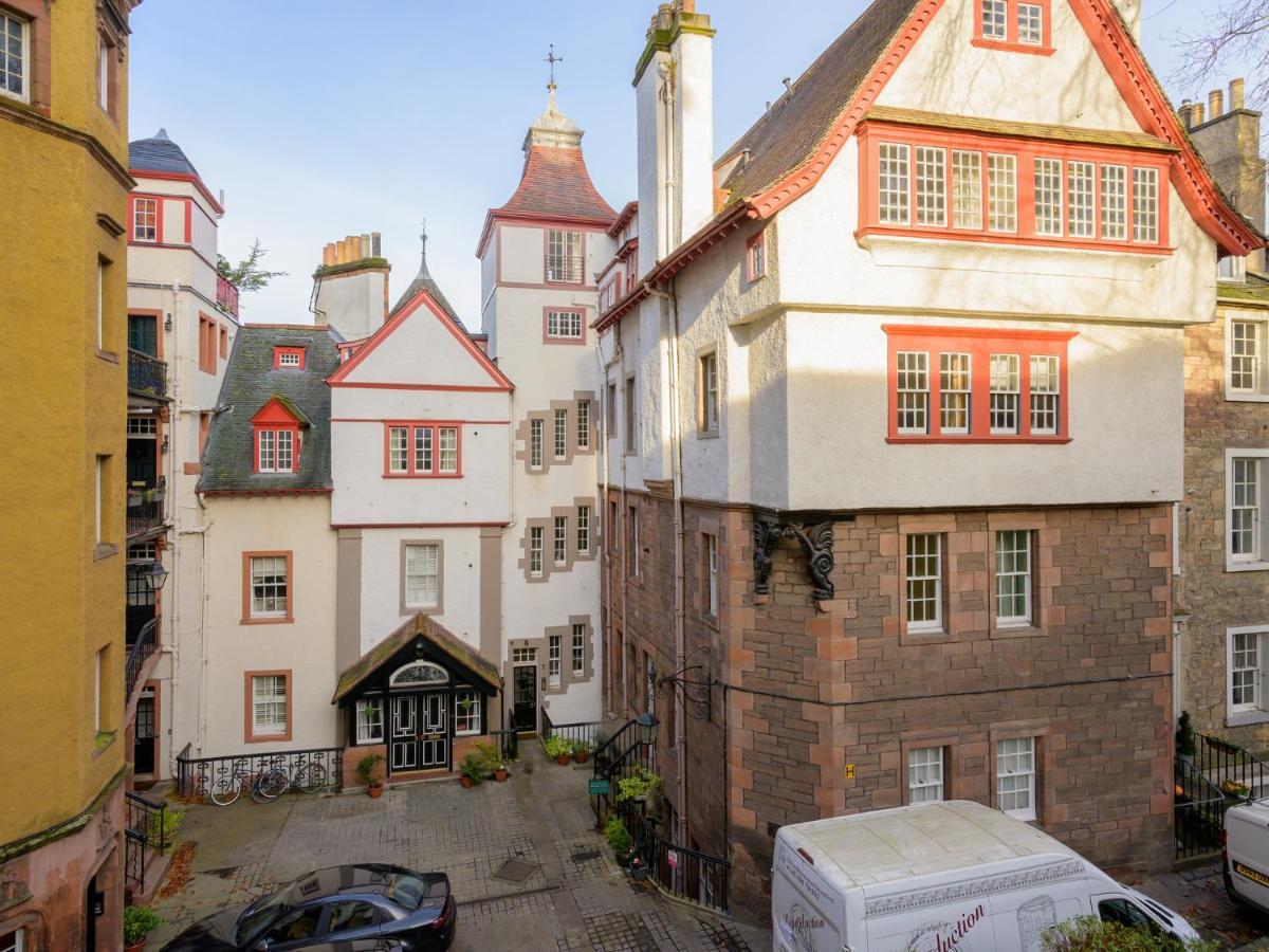 Pass The Keys Historic Ramsay Garden Apt With Balcony Views Edimburgo Esterno foto
