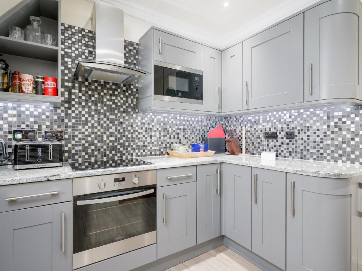 Pass The Keys Historic Ramsay Garden Apt With Balcony Views Edimburgo Esterno foto