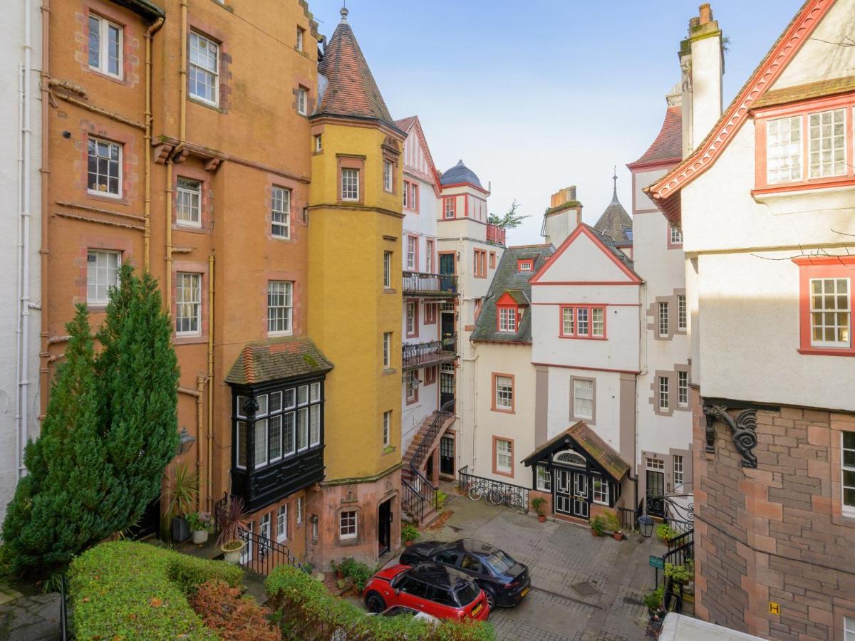 Pass The Keys Historic Ramsay Garden Apt With Balcony Views Edimburgo Esterno foto