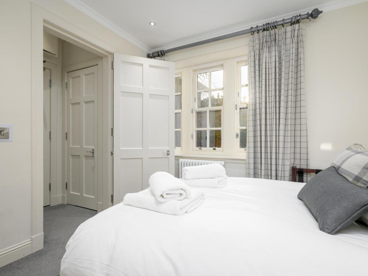 Pass The Keys Historic Ramsay Garden Apt With Balcony Views Edimburgo Esterno foto