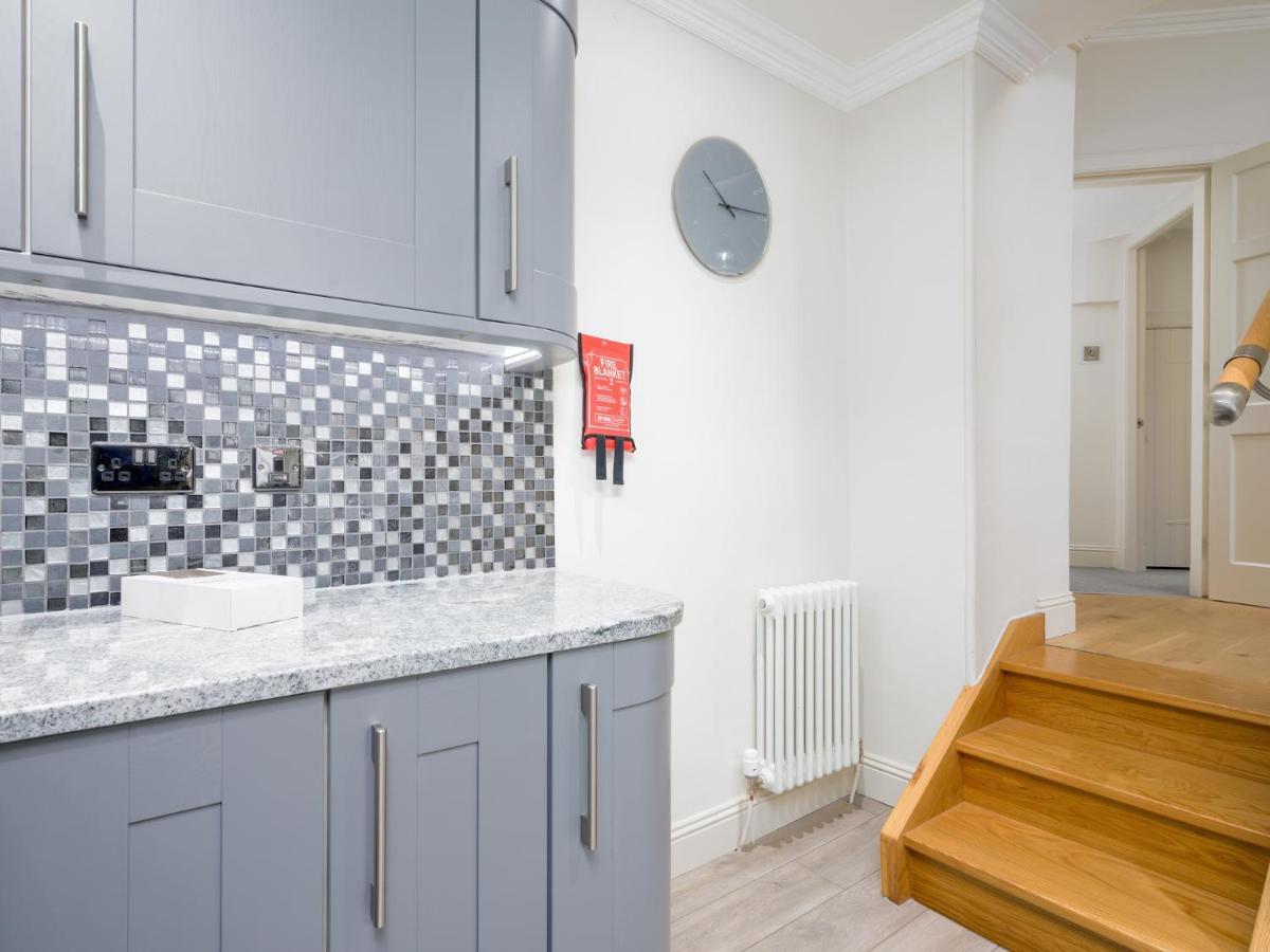 Pass The Keys Historic Ramsay Garden Apt With Balcony Views Edimburgo Esterno foto