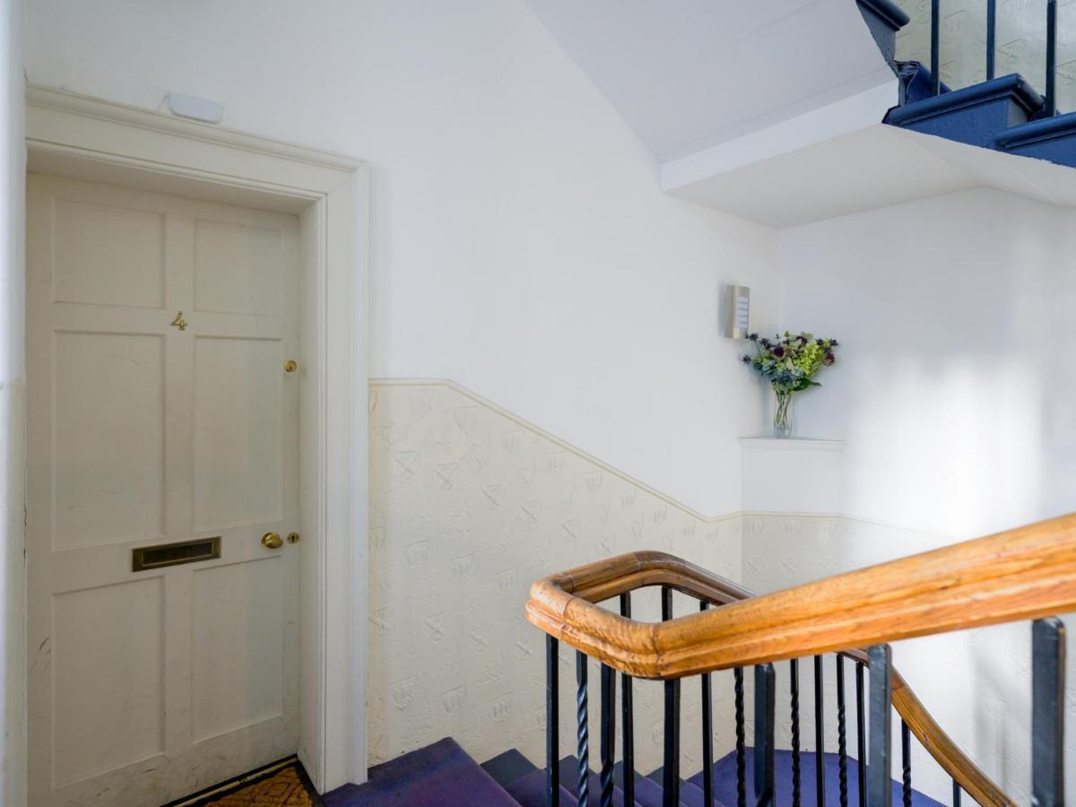 Pass The Keys Historic Ramsay Garden Apt With Balcony Views Edimburgo Esterno foto